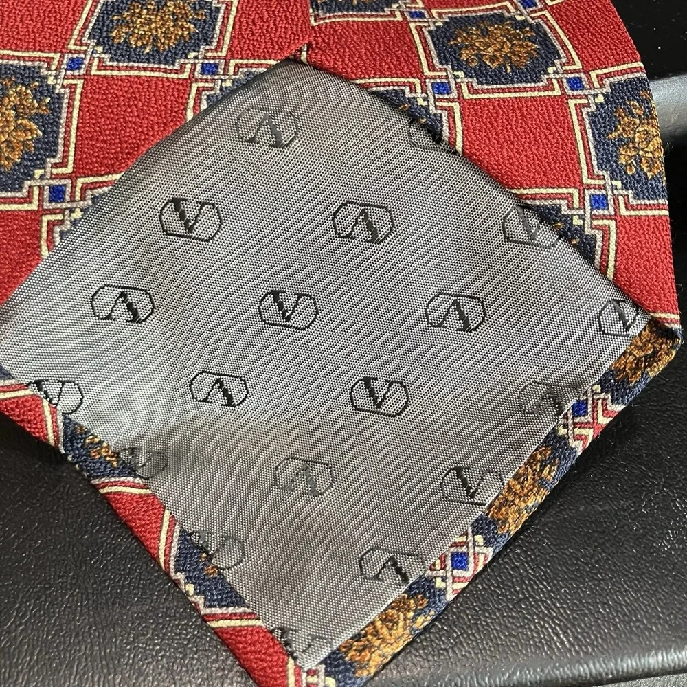 Valentino Cravatte Silk Necktie Red Blue Gold Geometric Medallion Made In Italy